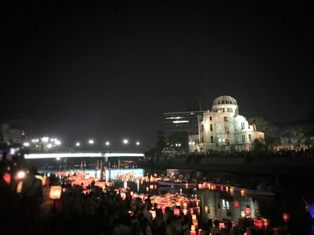 cérémonie des lanternes à Hiroshima